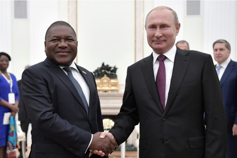 Les présidents mozambicain et russe, Filipe Nyusi et  Vladimir Poutine, à Moscou, le 22 août 2019.