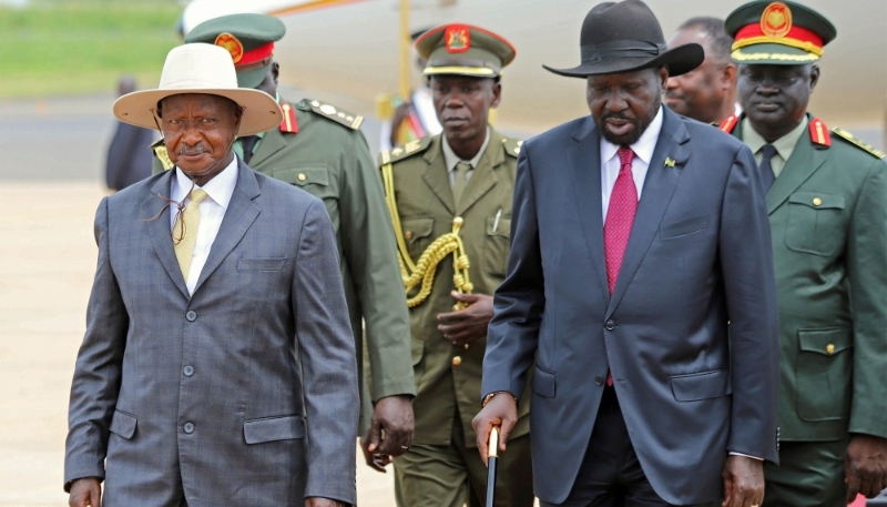 Le président ougandais Yoweri Museveni et son homologue sud-soudanais Salva Kiir, à Djouba, au Soudan du Sud, le 14 octobre 2019.
