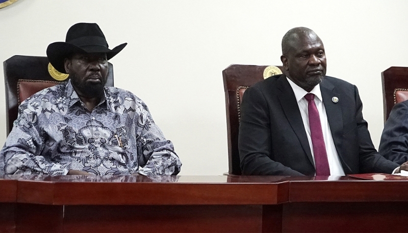 Le président du Sud-Soudan, Salva Kiir (à gauche), et le leader de l'opposition Riek Machar, à Juba, le 3 avril 2022. 