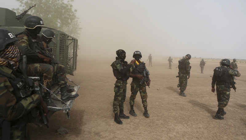 Des soldats camerounais de la BIR, à Kolofata, au Cameroun, le 16 mars 2016.