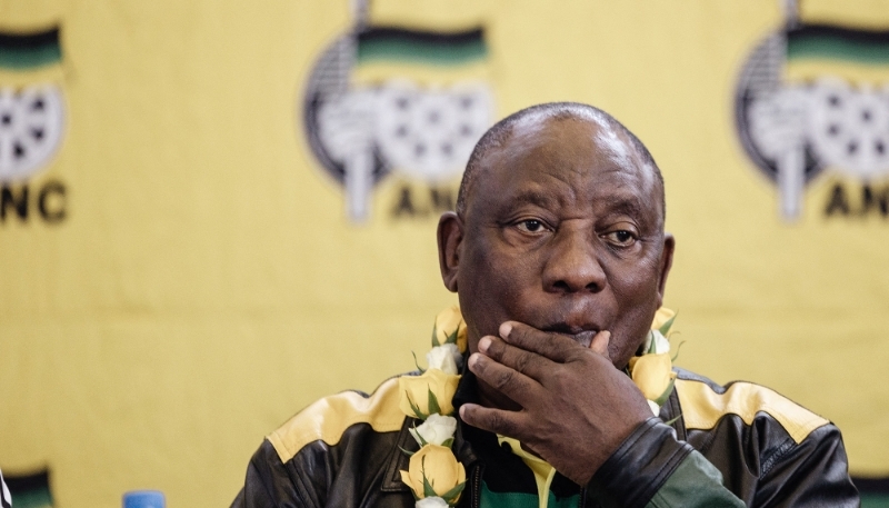 Le président sud-africain Cyril Ramaphosa lors d'une rencontre avec les nouveaux membres de son parti, l'African National Congress (ANC), à l'approche les élections générales de 2024, 
 au nord de Durban, le 14 mai 2023.