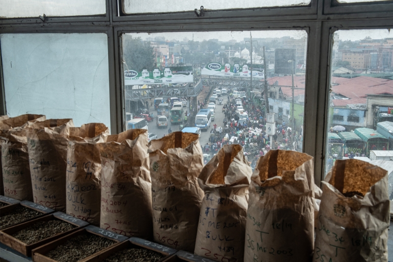 Des sacs de grains de café à la Nairobi Coffee Exchange, le 11 juin 2019.