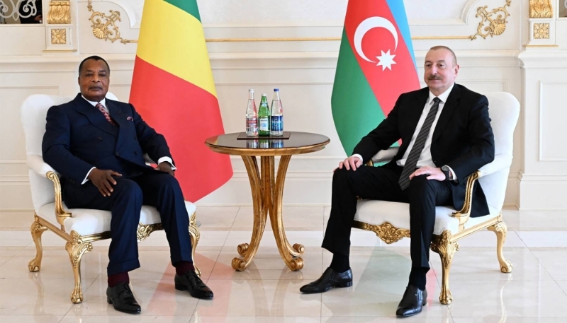 Le président congolais Denis Sassou-Nguesso et son homologue azerbaïdjanais Ilham Aliyev à Bakou, Azerbaïdjan, le 4 avril 2024. 