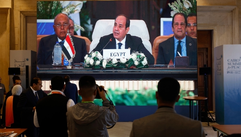 Le président égyptien Abdel-Fattah al-Sissi ouvrant le Sommet international de la paix dans la Nouvelle capitale administrative (NAC) du pays, le 21 octobre 2023.