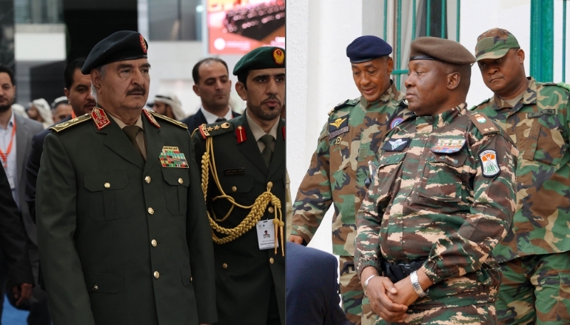 Le général Khalifa Haftar (à g.) et le général Abdourahamane Tchiani.