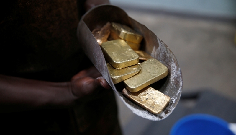 De l'or en passe d'être raffiné, dans une usine en Ouganda.