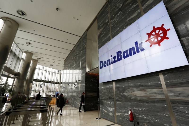 Le logo de la Denizbank, au siège stanbouliote de la banque.