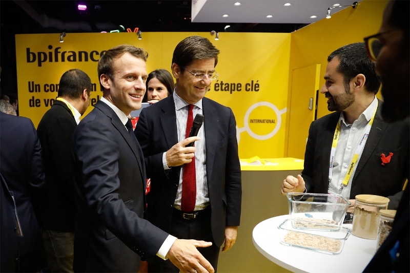 Sous l'œil d'Emmanuel Macron, le directeur général de Bpifrance Nicolas Dufourcq (au centre) a fait de l'Afrique son axe prioritaire hors de France.