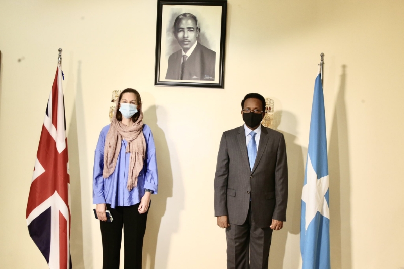 Cérémonie de présentation des lettres de créances de l'ambassadrice britannique Kate Foster au président somalien Abdullahi Mohamed Abdullahi Farmajo.