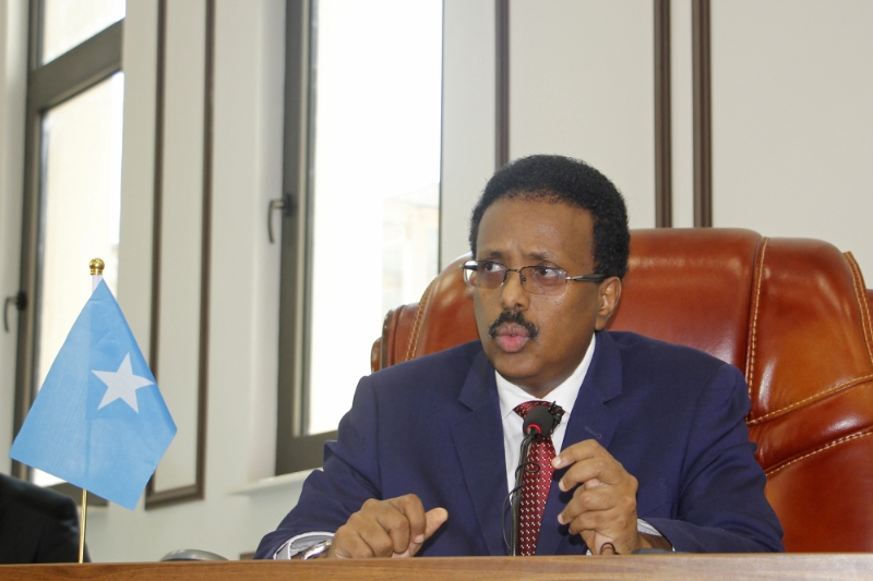 Le président somalien Mohamed Abdullahi Mohamed, dit Farmajo, face au Parlement le 1er mai 2021.