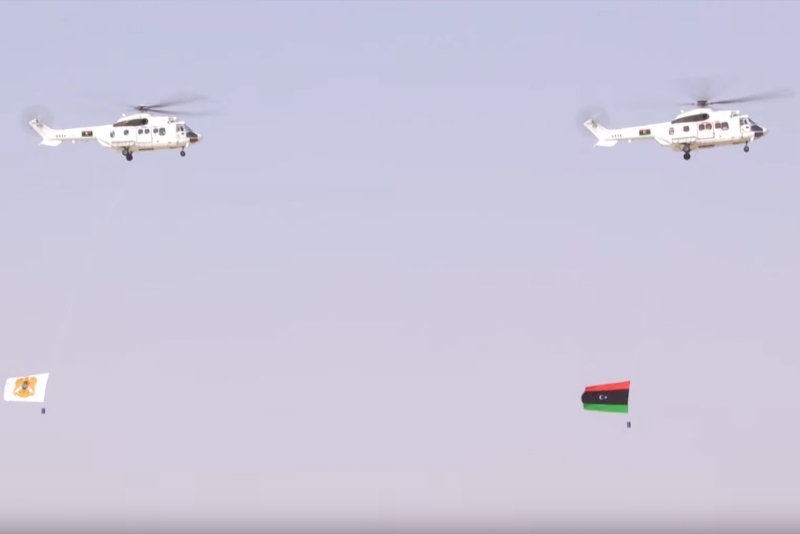 Les hélicoptères Super Puma de l'Armée nationale libyenne, lors de la parade du 28 mai 2021.