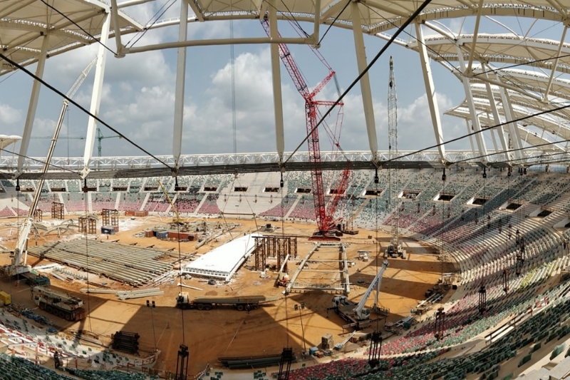 Initialement mené par l'italien Gruppo Piccini (sur cette photo en 2017-2018), le chantier du stade Paul Biya est désormais assuré par Magil construction.
