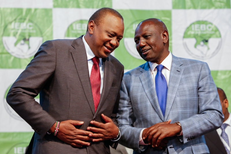 Le président kenyan Uhuru Kenyatta (à gauche) et son vice-président William Ruto (à droite).