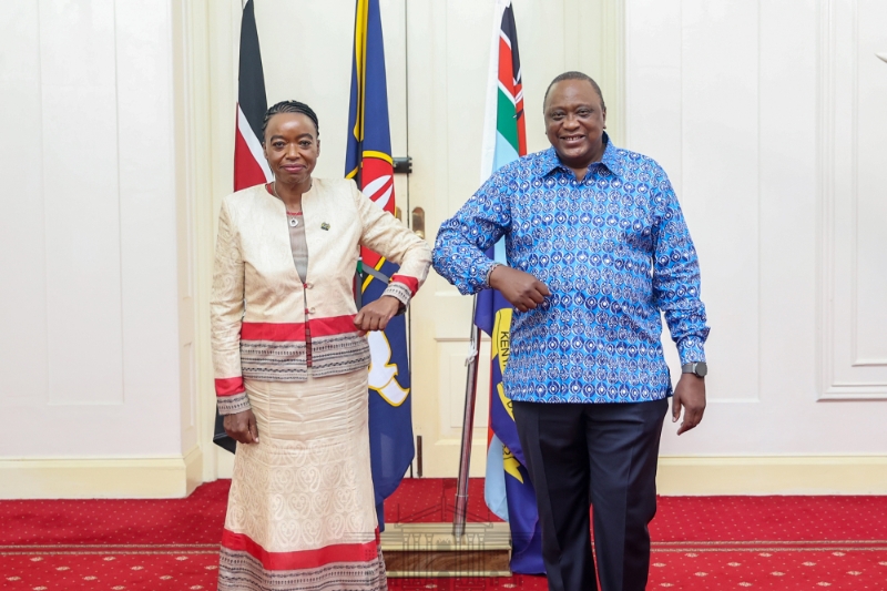 Monica Juma et le président Uhuru Kenyatta.