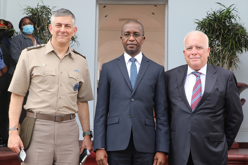 Le général Stephen J. Townsend, commandant de l'Africom, a rencontré le ministre de la défense Cristóvão Chume, et l'ambassadeur américain au Mozambique Dennis W. Hearne, le 17 novembre.
