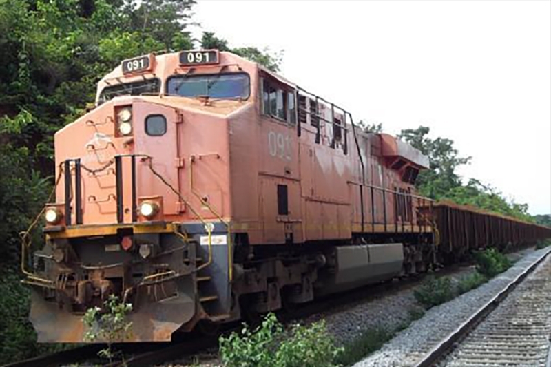 Le chemin de fer opéré par ArcelorMittal au Libéria qui permet le transport du minerai de Nimba au port de Buchanan.