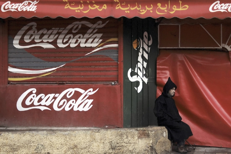 Une publicité Coca-Cola dans un kiosque à Fès, Maroc (28 mars 2007).