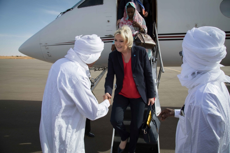 Marine Le Pen lors de son voyage au Tchad en mars 2017, à la veille de l'élection présidentielle.