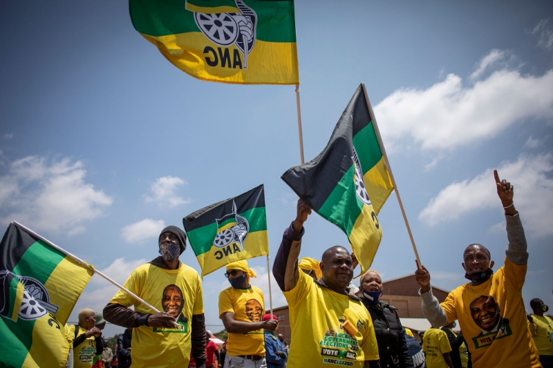 Des partisans de l'African National Congress (ANC) lors d'un meeting électoral le 29 octobre 2021.