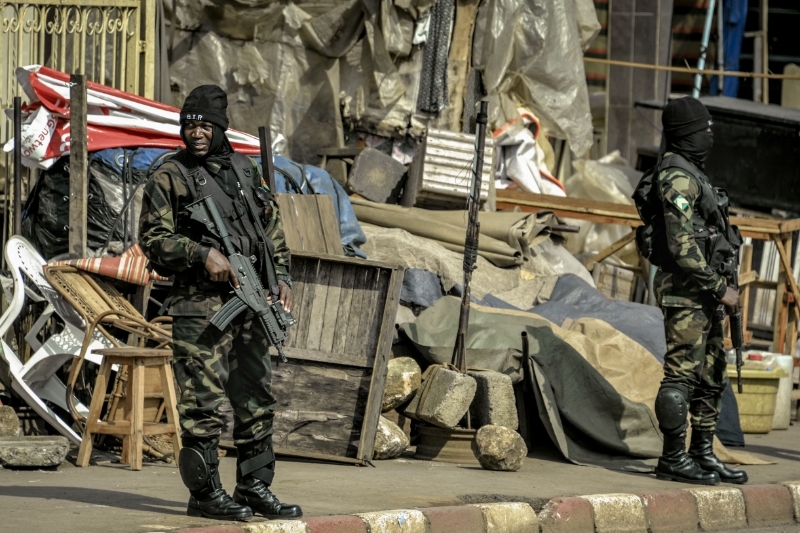 Deux militaires du Bataillon d'intervention rapide (BIR), unité d'élite de l'armée camerounaise.