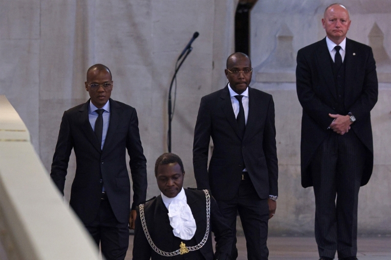 Djerassem Le Bemadjiel (à gauche) était le chef de délégation tchadienne lors des funérailles de la reine d'Angleterre Elizabeth II, le 19 septembre.