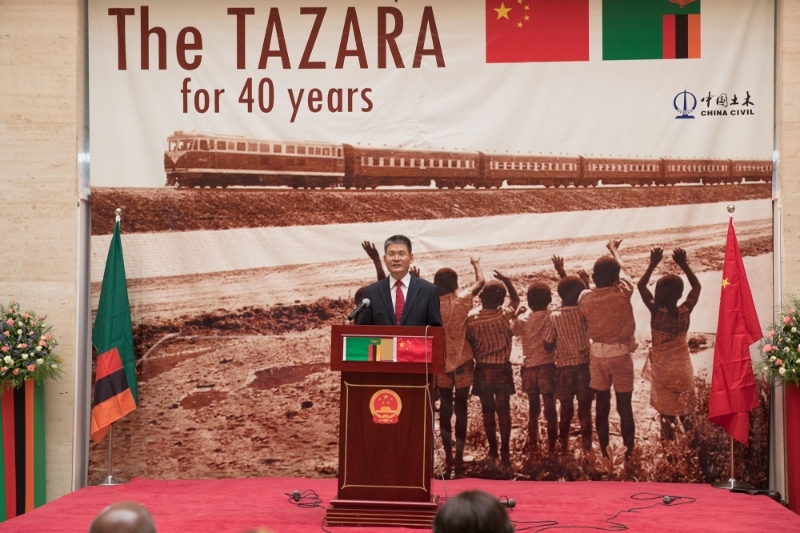 L'ambassadeur chinois en Zambie Yang Youming lors du lancement de l'exposition pour les 40 ans du Tazara au musée national de Lusaka, le 3 novembre 2017.