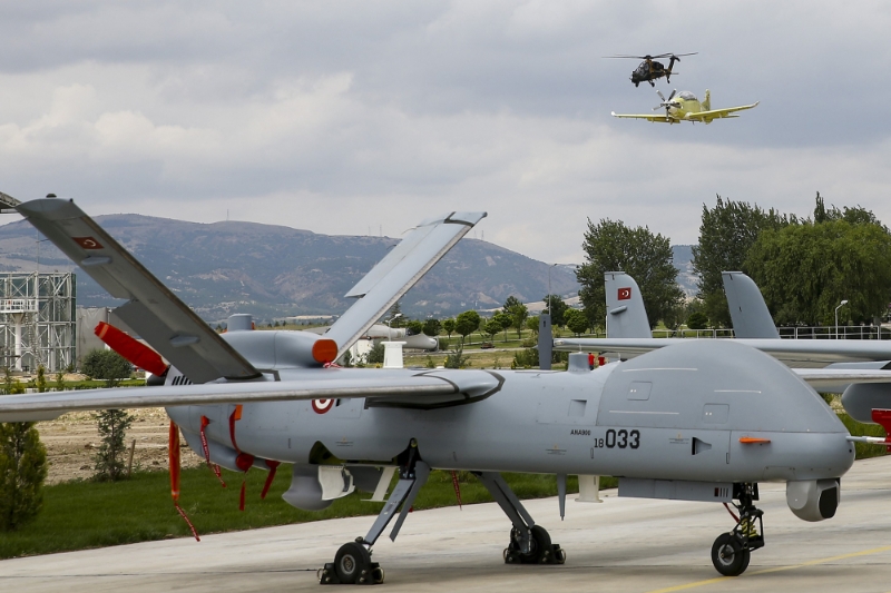 Démonstration de l'hélicoptère de combat Atak, de l'avion d'attaque Hurkus et du drone Anka, conçus et modernisés par Turkish Aerospace Industries, à Ankara, en Turquie, le 25 juillet 2019.