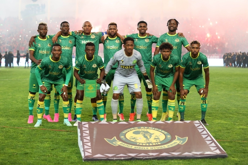 L'équipe tanzanienne des Young Africans lors du match retour de la finale de la Coupe de la confédération de la CAF, le 3 juin 2023, à Alger.