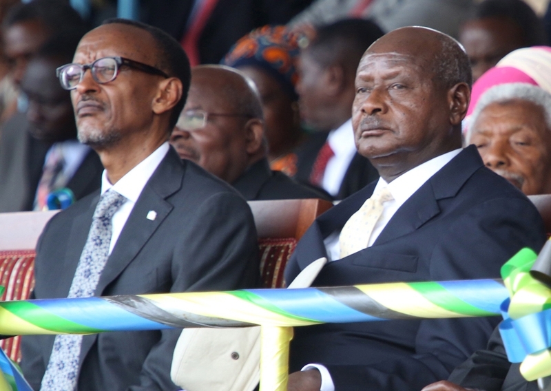 Le président rwandais Kagame et son homologue ougandais Museveni ne cachent plus leur hostilité.