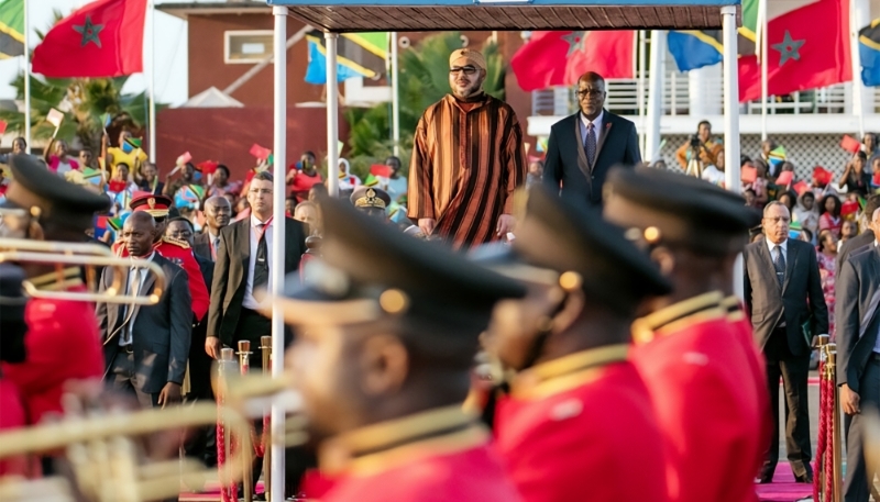 Le roi du Maroc Mohammed VI avec l'ancien président tanzanien John Magufuli, en octobre 2016.