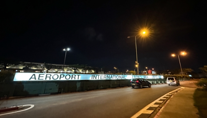 Vue de l'aéroport de Libreville de nuit au début du mois de septembre 2023.