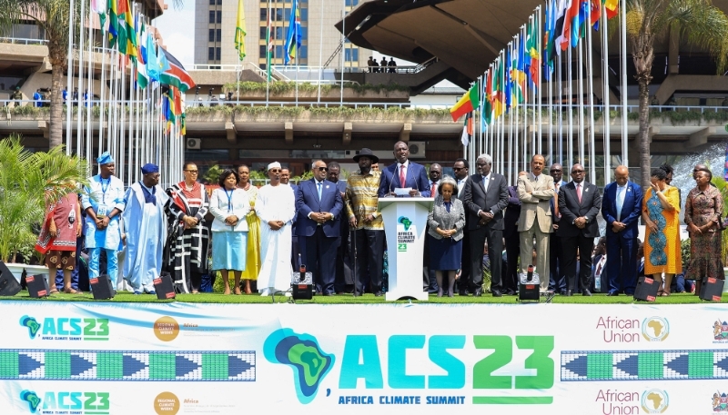 Le président kenyan William Ruto entouré des chefs d'Etat participant à la première édition de l'Africa Climate Summit, le 6 septembre 2023, à Nairobi.