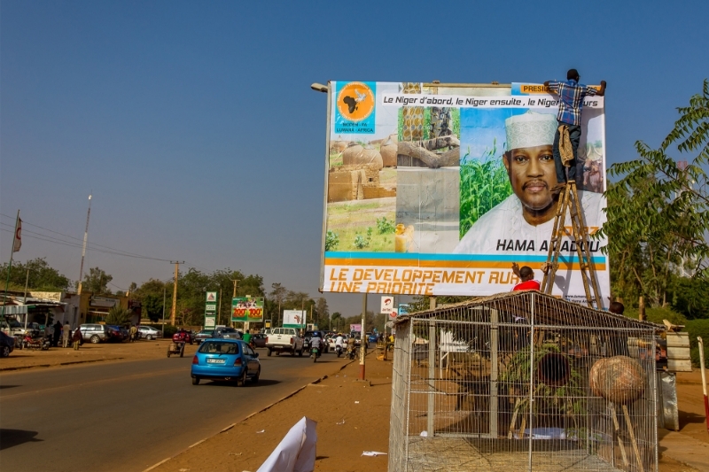 Un panneau de propagande électorale en faveur d'Hama Amadou, à Niamey, 16 février 2016.