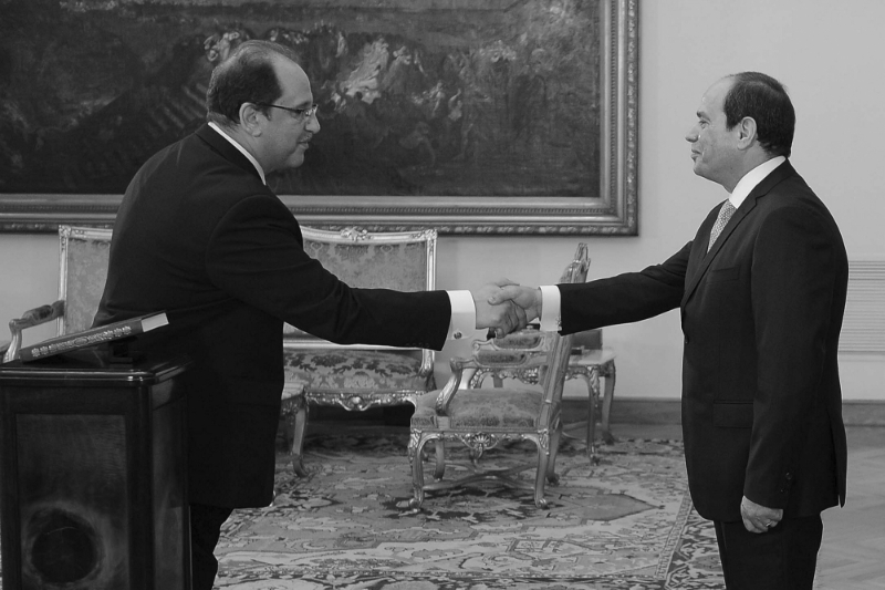 Le président égyptien Abdelfattah al-Sissi et Abbas Kamel, directeur du Moukhabarat.