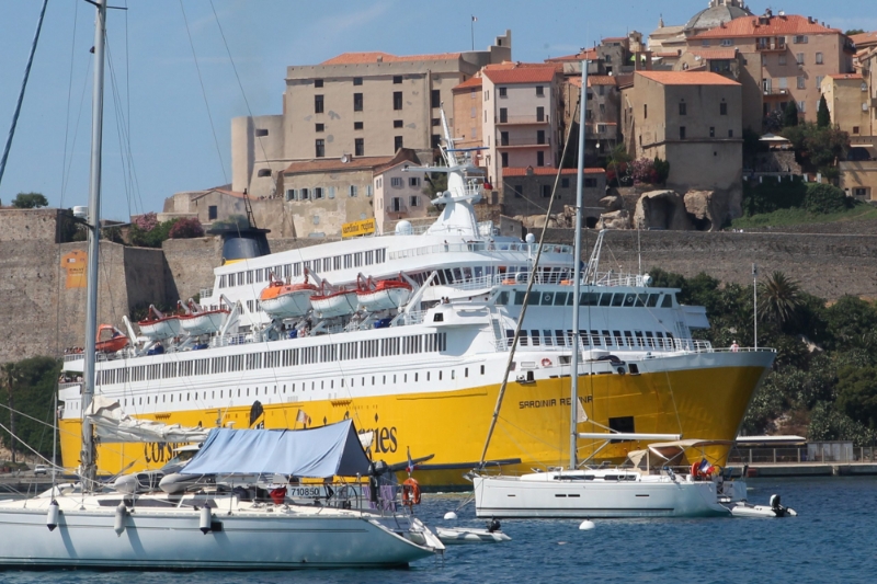 Le Kevalay Queen en 2013 à Calvi (France), alors opéré par Corsica Ferries sous le nom Sardinia Regina.