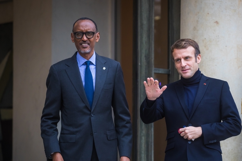 Le président rwandais Paul Kagame et son homologue français Emmanuel Macron en décembre 2021 à Paris.
