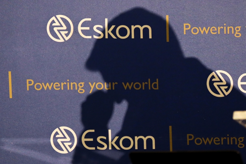 L'ombre d'André de Ruyter, directeur général de la société d'électricité sud-africaine Eskom, à Johannesburg, en janvier 2020.