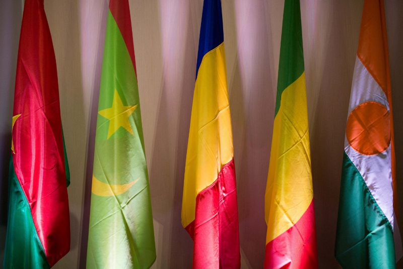 Les drapeaux des cinq membres historiques du G5 Sahel : Burkina Faso, Mauritanie, Tchad, Mali et Niger.