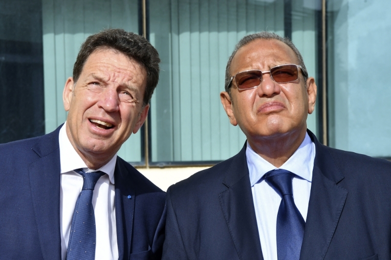 Samir Majoul, président de l'Utica (à droite), avec le président du Medef, Geoffroy Roux de Bézieux, à Tunis le 29 mars 2022.