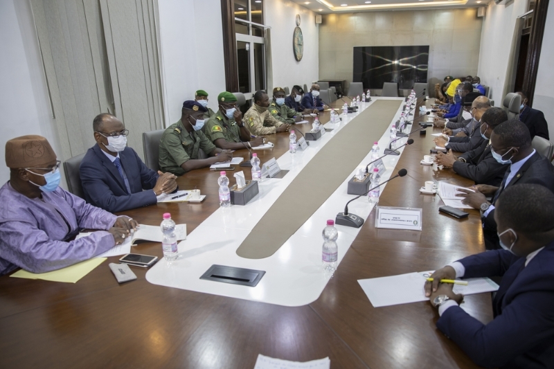Réunion du 22 août 2020 à Bamako entre les représentants de la Communauté économique des Etats de l'Afrique de l'Ouest (Cedeao) et les militaires du Comité national pour le salut du peuple (CNSP).