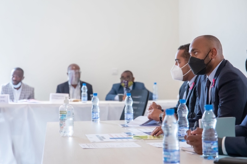 Réunion de la task force sur la dette intérieure présidée par Nouredin Bongo (tout à droite).