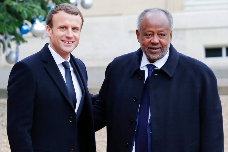 Emmanuel Macron and Ismaïl Omar Guelleh, in 2017 in Paris