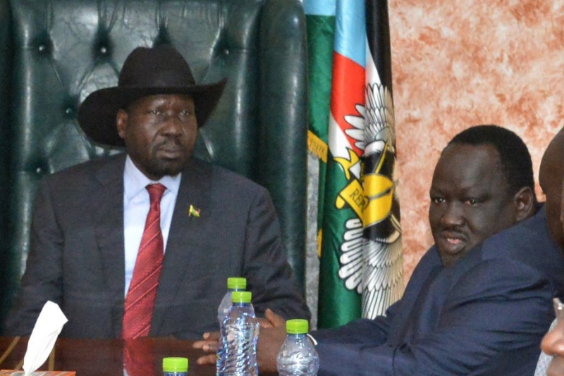 Le président sud-soudanais Salva Kiir et son conseiller pour la sécurité Tut Kew Gatluak Manime.