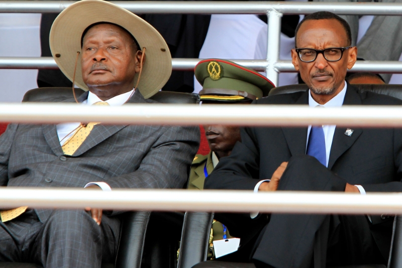 Le chef de l'Etat ougandais Yoweri Museveni et son homologue rwandais, Paul Kagame.