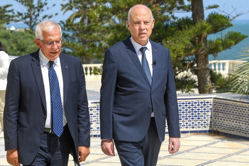 Le chef de la politique étrangère de l'Union européenne, Josep Borrell (à gauche) et le président tunisien Kaïs Saïed à Tunis, en Tunisie, le 10 septembre 2021.