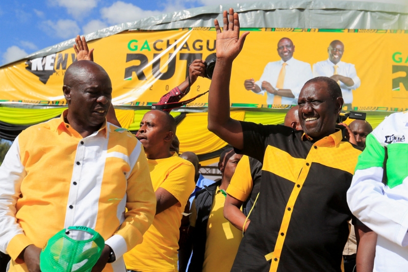 Le candidat à la présidentielle William Ruto et son numéro deux, Rigathi Gachagua (à gauche).