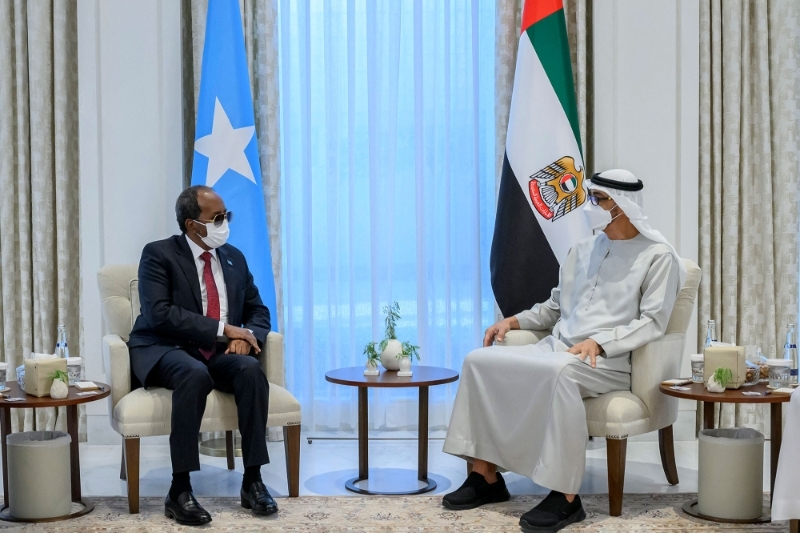 Le président somalien Hassan Sheikh Mohamoud a rencontré Le président des Emirats arabes unis Mohamed bin Zayed al-Nahyan à Abu Dhabi, le 22 juin 2022.