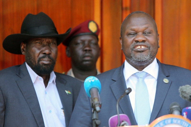 Le président sud-soudanais Salva Kiir et le vice-président Riek Machar, à Jouba, le 20 février 2020.