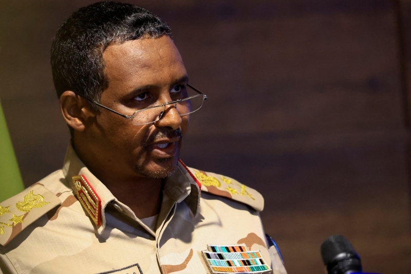 Mohamed Hamdan Dagalo lors d'une conférence de presse au quartier général des Rapid Support Forces à Khartoum, le 19 février 2023.