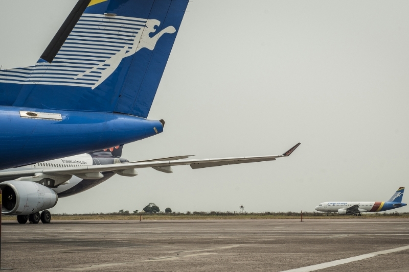 Deux avions de Congo Airways à l'aéroport de Kinshasa.